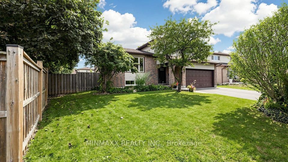 482 Gowland Crescent, Milton, ON L9T 4E5 – photo 2