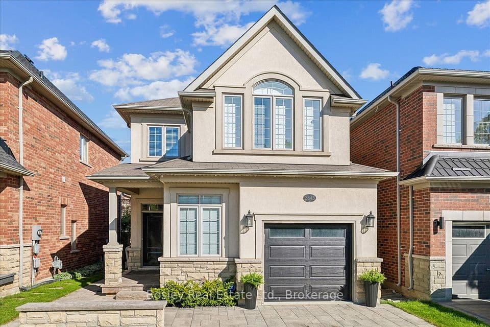2343 Quetico Crescent, Oakville, ON L6M 0R5 – main photo