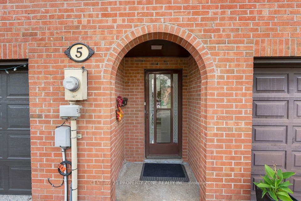 5 Briar Path, Brampton, ON L6T 2A2 – main photo
