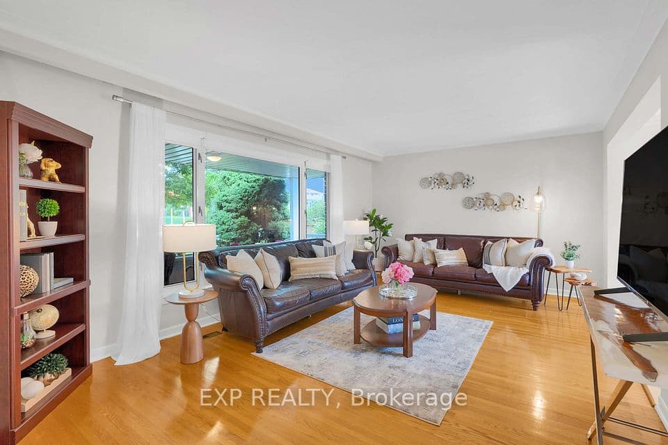 182 Derrydown Road, Toronto, ON M3J 1R8 – main photo