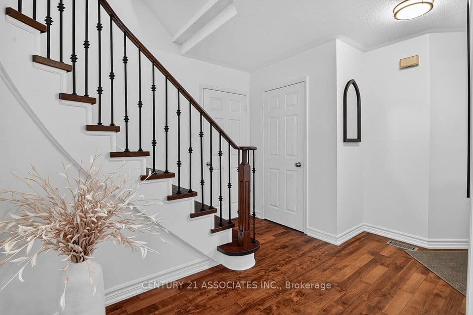 2898 Rainwater Drive, Mississauga, ON L5N 6K8 – photo 3