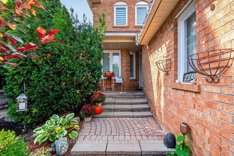 2898 Rainwater Drive, Mississauga, ON L5N 6K8 – photo 2