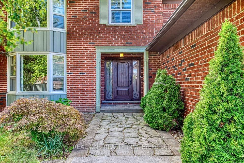 3944 Glamis Court, Mississauga, ON L5L 3N5 – photo 3