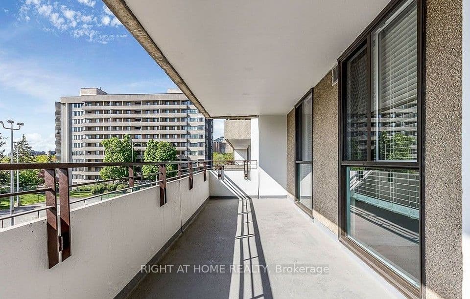 1300 Mississauga Valley Boulevard 305, Mississauga, ON L5A 3S8 – photo 2