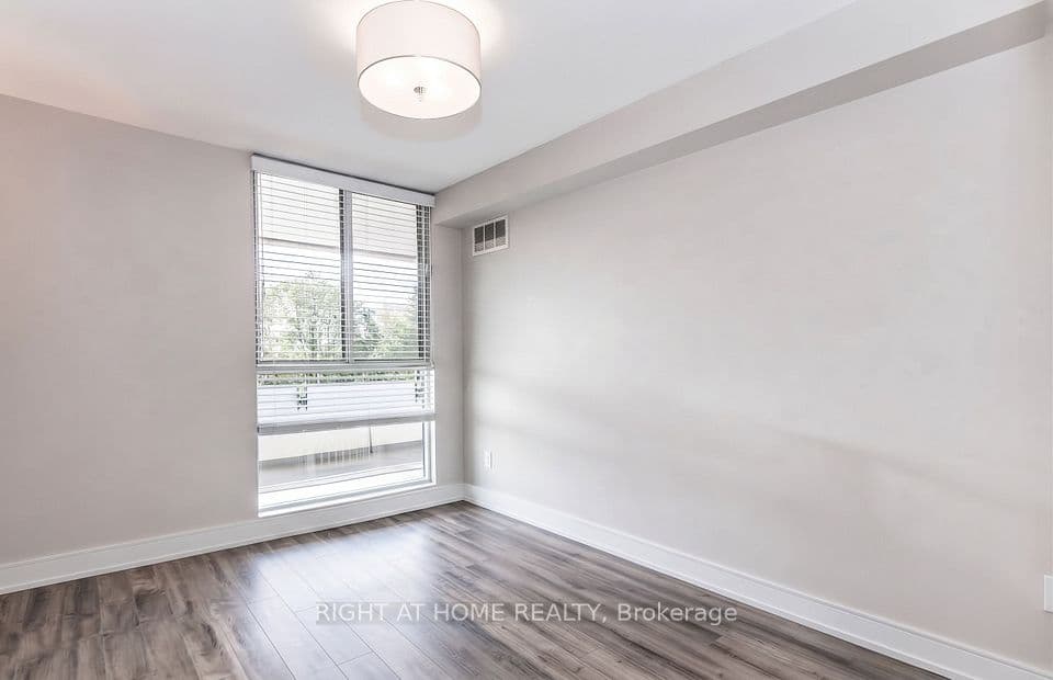 1300 Mississauga Valley Boulevard 305, Mississauga, ON L5A 3S8 – photo 3