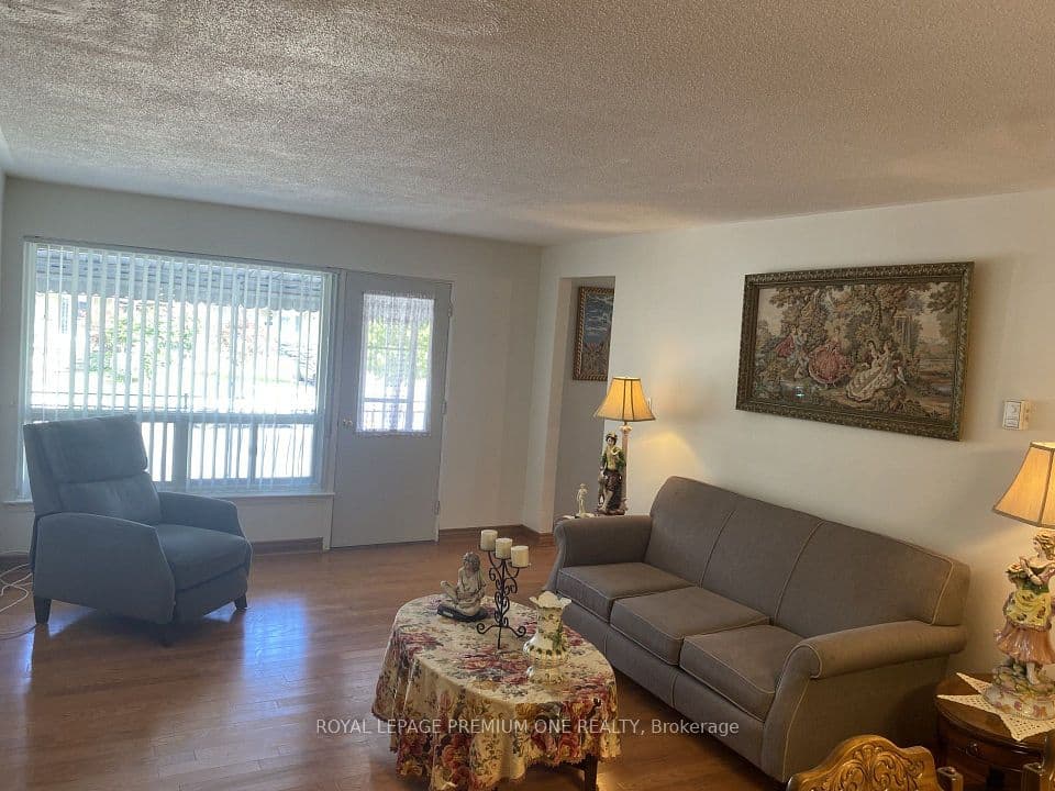 55 Husband Drive, Toronto, ON M9L 1J8 – photo 2
