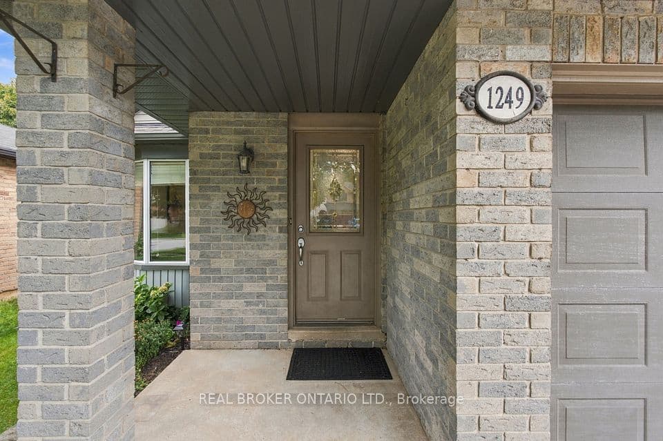 1249 Thorpe Road, Burlington, ON L7S 2C9 – photo 3