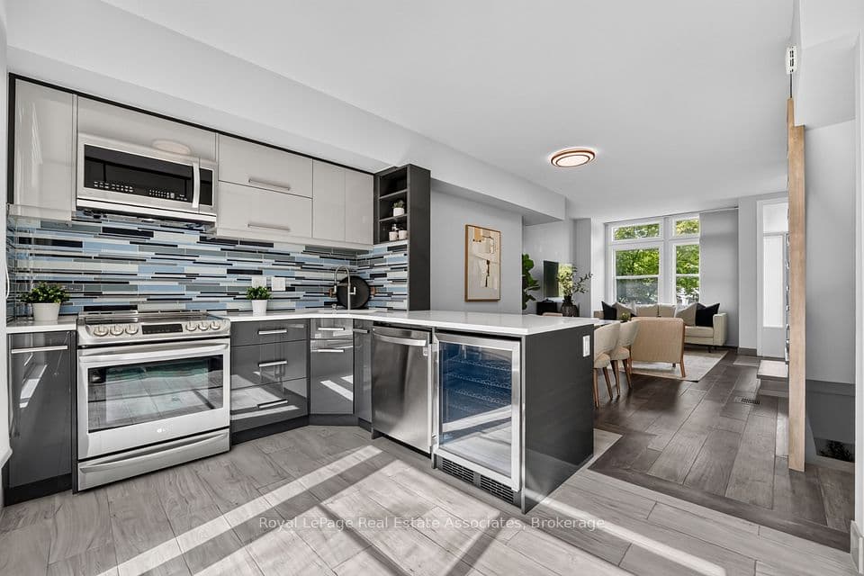 30 Michael Power Place, Toronto, ON M9A 5G9 – photo 3