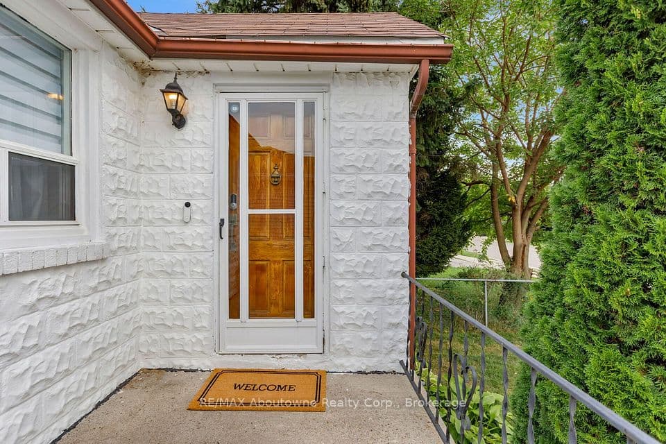 851 Fourth Street, Mississauga, ON L5E 1J7 – photo 3