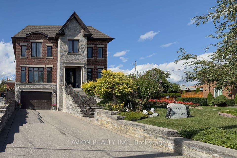 220 Falstaff Avenue, Toronto, ON M6L 2E9 – photo 2