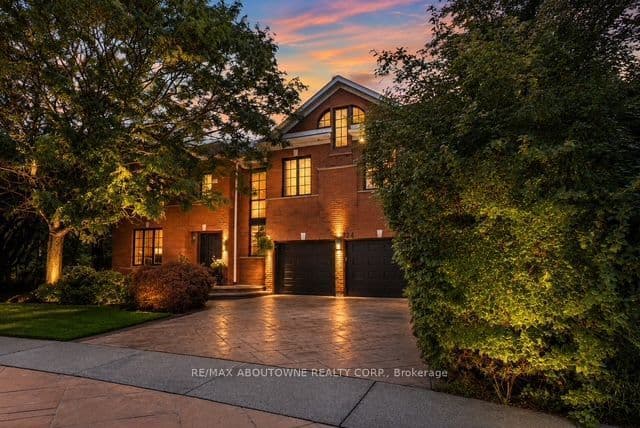 324 Oakridge Court, Oakville, ON L6H 5T9 – main photo