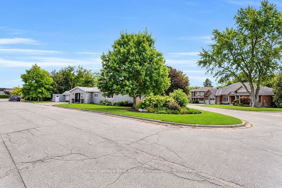 11 Churchill Crescent, Halton Hills, ON L7G 2M8 – main photo