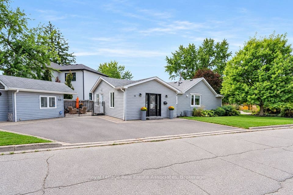 11 Churchill Crescent, Halton Hills, ON L7G 2M8 – photo 2