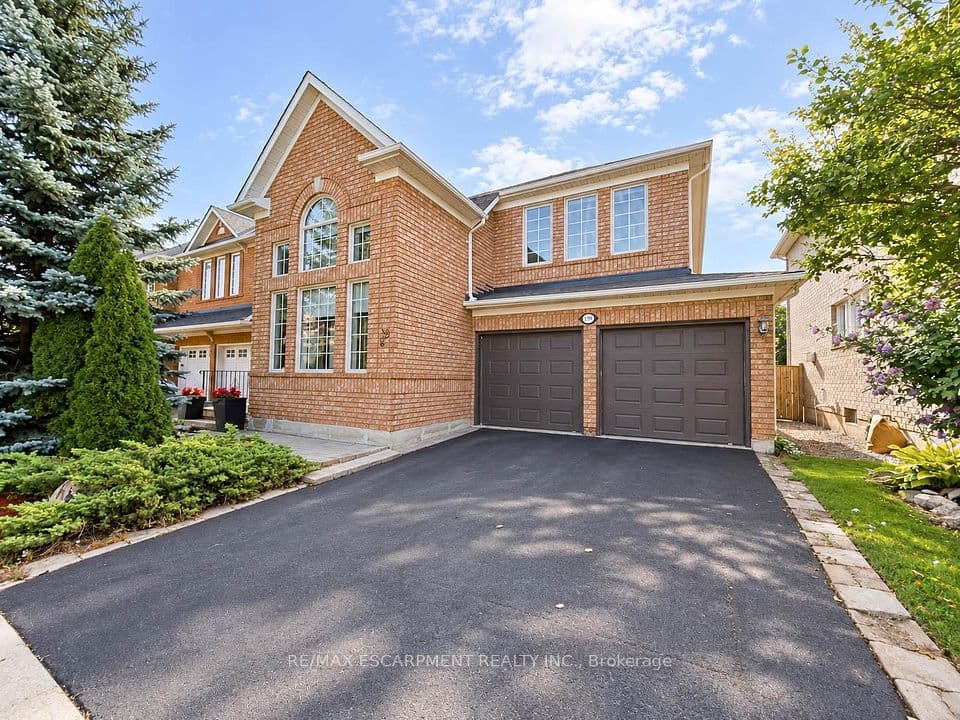 1396 Thorncrest Crescent, Oakville, ON L6M 3Y9 – main photo