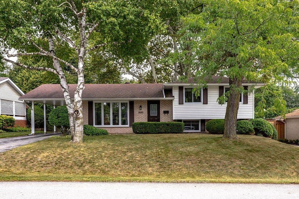 1083 Manorwood Drive, Burlington, ON L7T 2L9 – main photo
