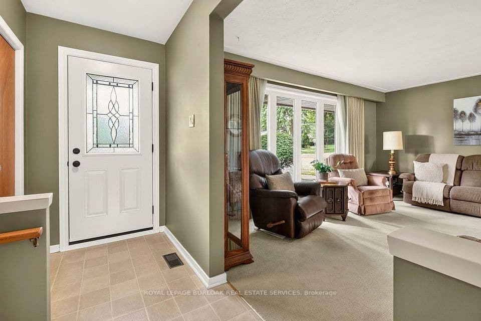 1083 Manorwood Drive, Burlington, ON L7T 2L9 – photo 3