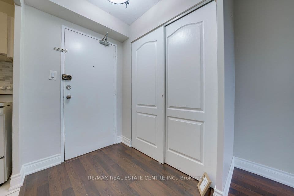 362 The East Mall Drive 314, Toronto, ON M9B 6C4 – photo 3
