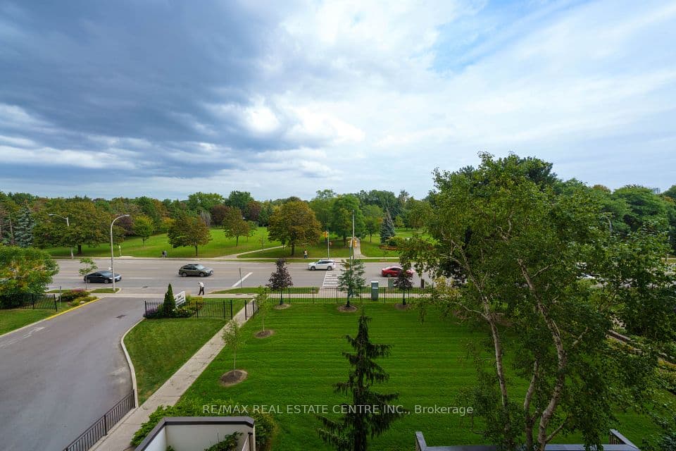 362 The East Mall Drive 314, Toronto, ON M9B 6C4 – photo 2