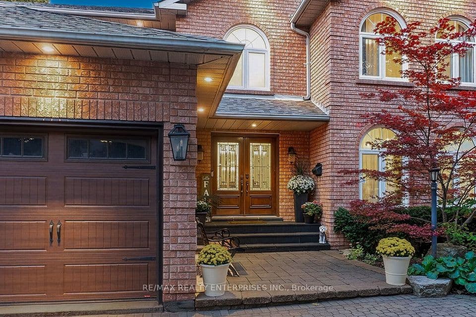 1634 Tipperary Court, Mississauga, ON L5H 3Z4 – photo 2