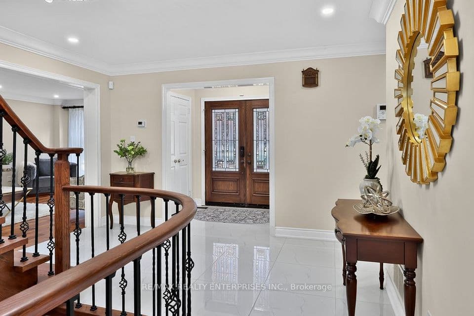 1634 Tipperary Court, Mississauga, ON L5H 3Z4 – photo 3