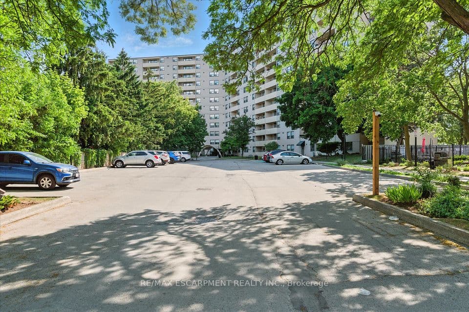 700 Dynes Road 909, Burlington, ON L7M 3N2 – main photo