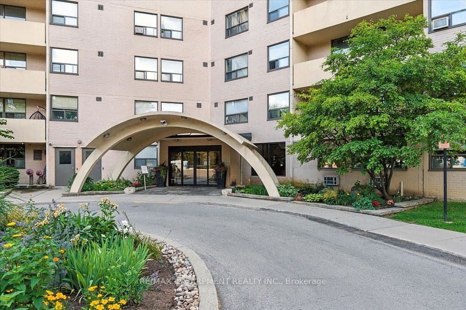 700 Dynes Road 909, Burlington, ON L7M 3N2 – photo 2
