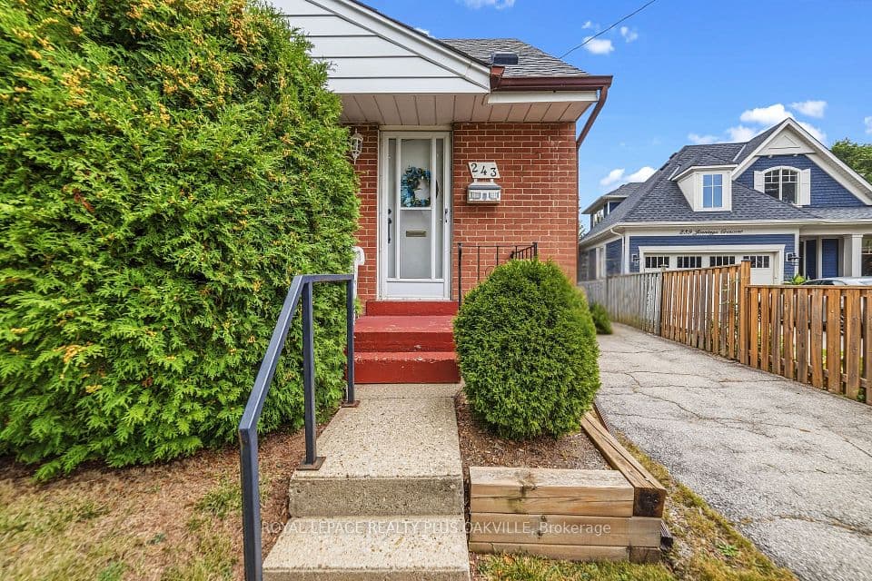 243 Jennings Crescent, Oakville, ON L6L 1W2 – photo 2