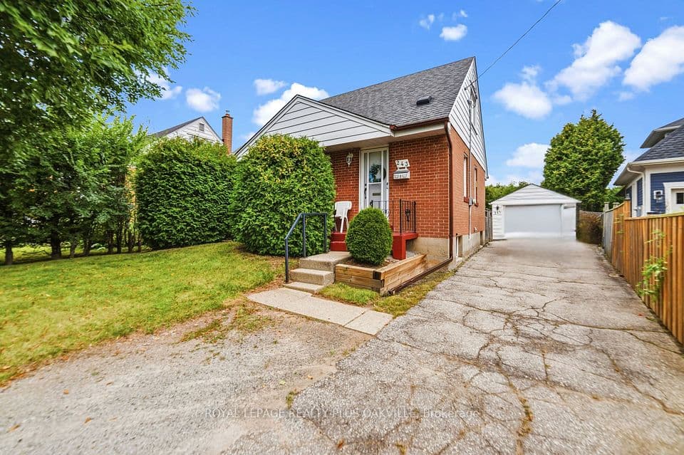 243 Jennings Crescent, Oakville, ON L6L 1W2 – main photo