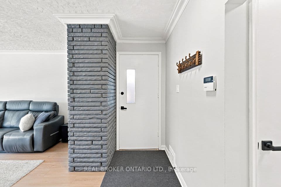 7 Allison Drive, Toronto, ON M8Z 3Z9 – photo 2
