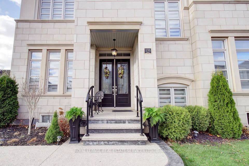 135 Zachary Crescent, Oakville, ON L6H 0W1 – photo 2