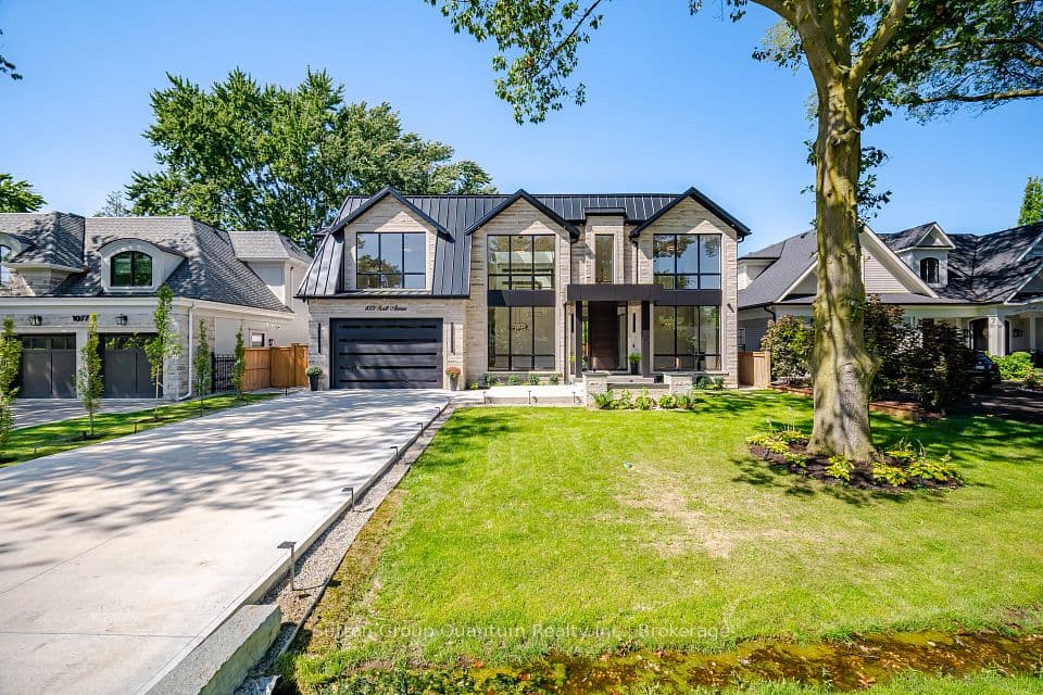 1071 Scott Avenue N, Oakville, ON L6L 2M2 – main photo