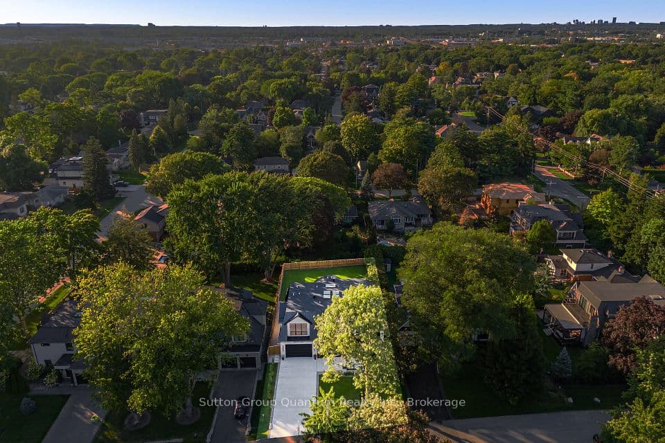 1071 Scott Avenue N, Oakville, ON L6L 2M2 – photo 2