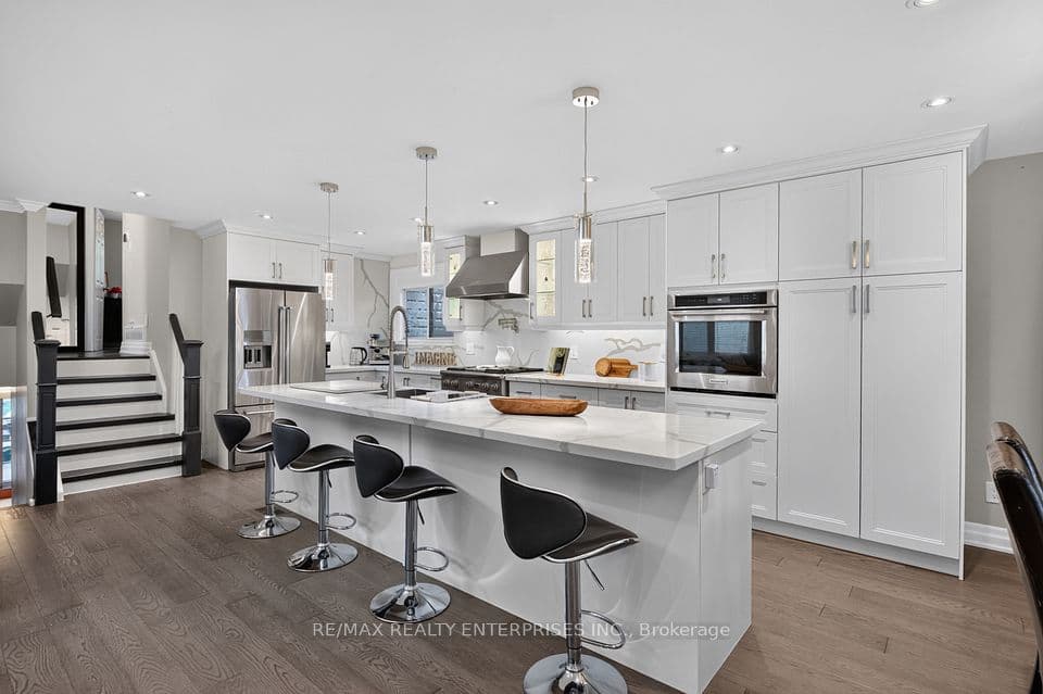 1957 Delaney Drive, Mississauga, ON L5J 3L3 – photo 2