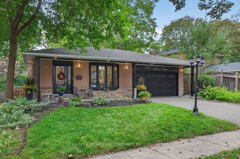 1957 Delaney Drive, Mississauga, ON L5J 3L3 – main photo