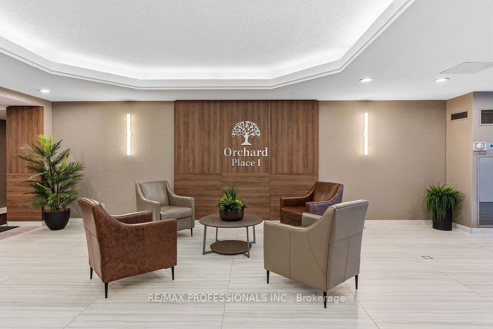 1111 Bough Beeches Boulevard 403, Mississauga, ON L4W 4N1 – photo 3