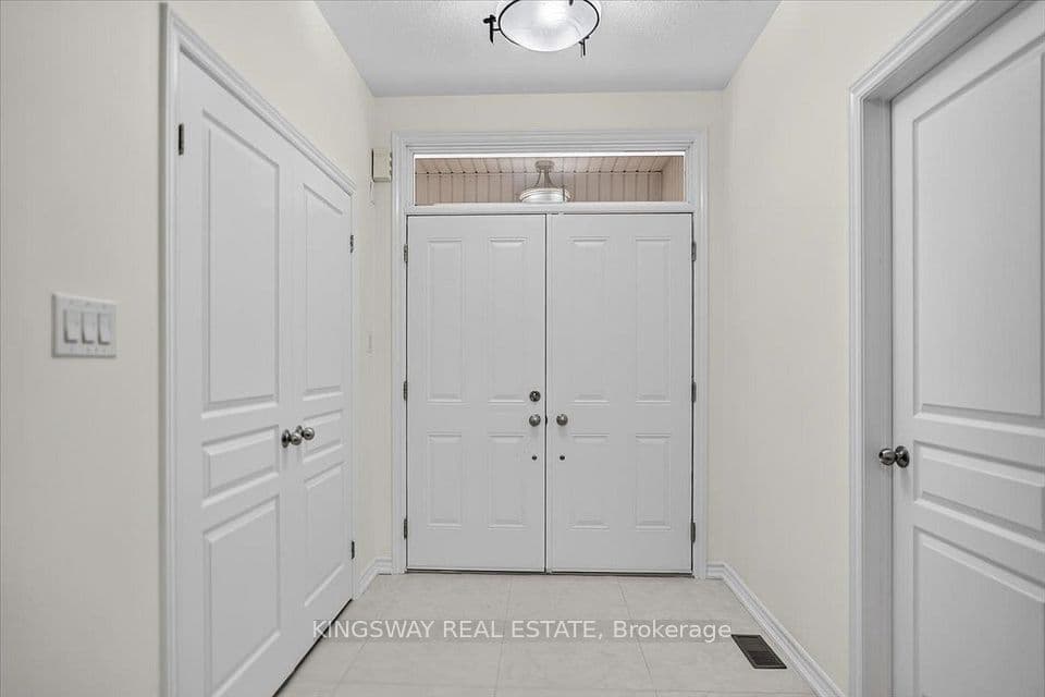 8 Monkton Circle, Brampton, ON L6Y 0X1 – photo 3