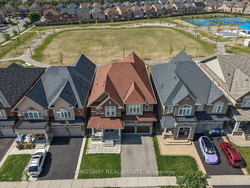 8 Monkton Circle, Brampton, ON L6Y 0X1 – photo 2