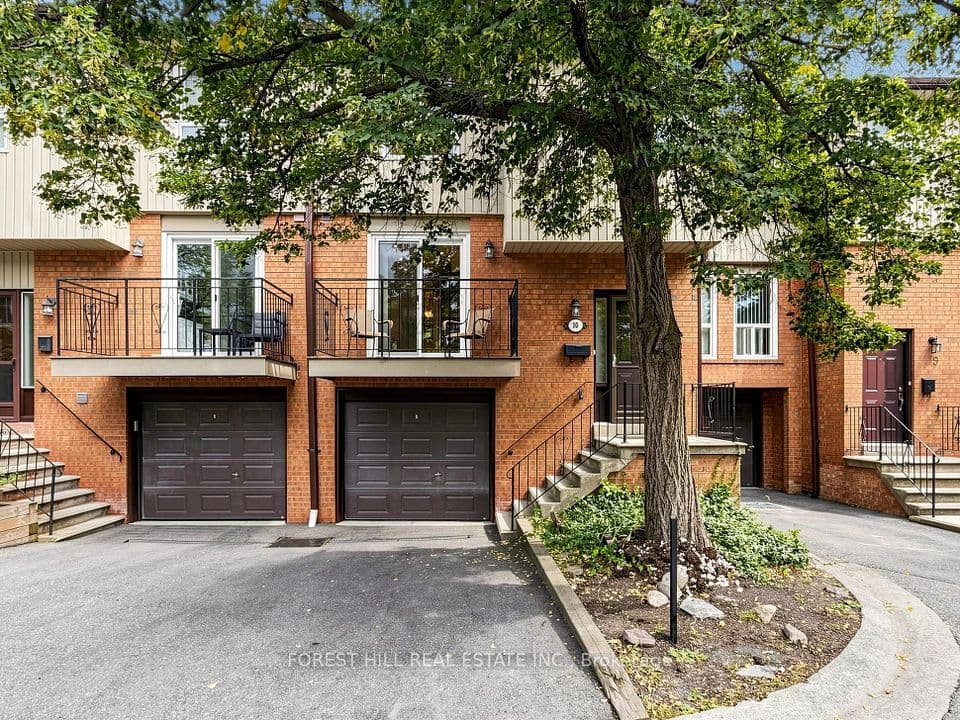 725 Vermouth Avenue 10, Mississauga, ON L5A 3X5 – main photo