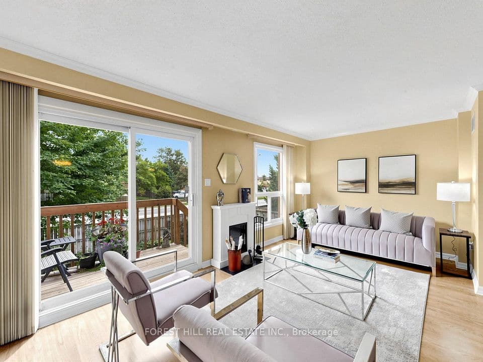725 Vermouth Avenue 10, Mississauga, ON L5A 3X5 – photo 2