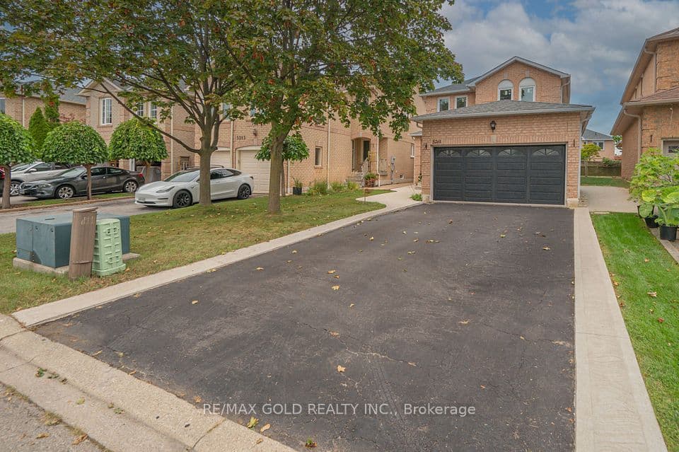 5261 River Forest Court, Mississauga, ON L5V 2C7 – photo 3