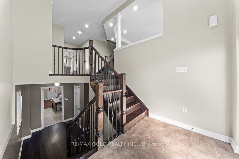 11 Clearfield Drive, Brampton, ON L6P 3L3 – photo 3