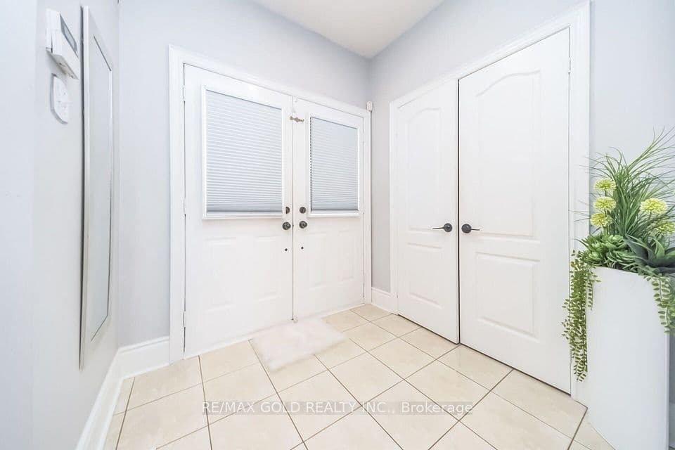 15 Newark Way, Brampton, ON L7A 2V1 – photo 3
