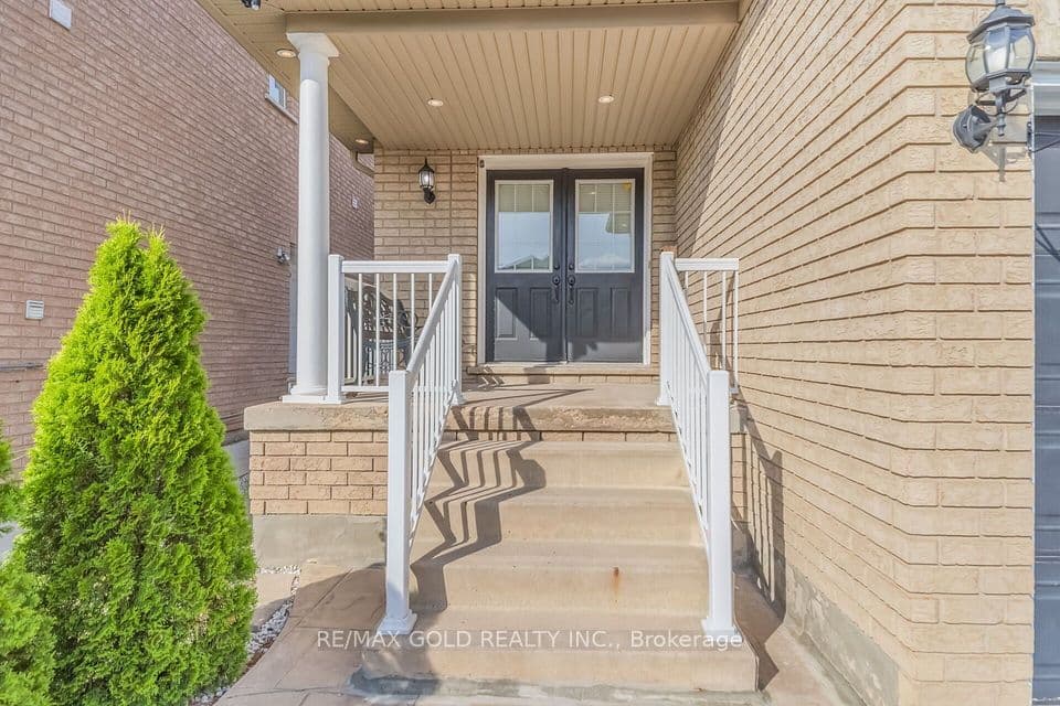 15 Newark Way, Brampton, ON L7A 2V1 – photo 2