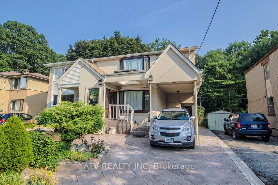 235 Saint Marks Road, Toronto, ON M6S 2J1 – main photo