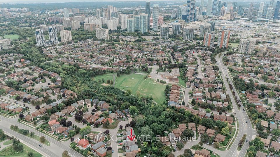 4242 Petersburg Crescent, Mississauga, ON L4Z 2T3 – main photo