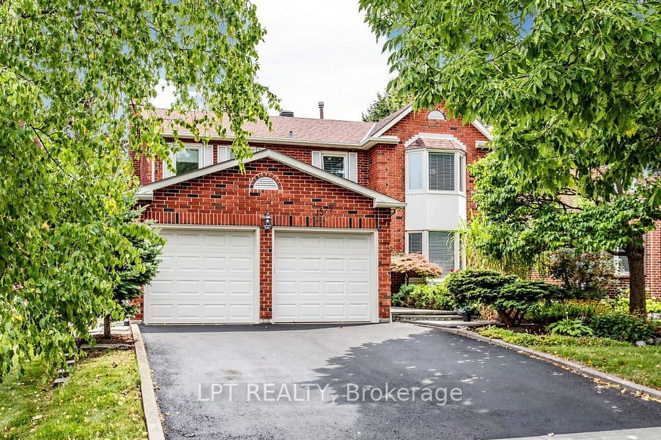 1579 Lovelady Crescent, Mississauga, ON L4W 2Y9 – photo 2