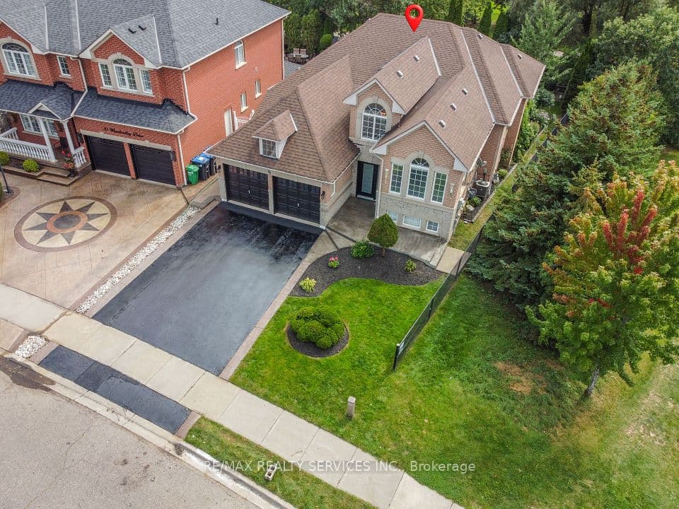 33 Woodvalley Drive, Brampton, ON L7A 1Z4 – main photo