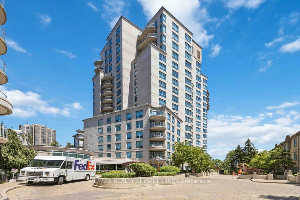 2111 Lake Shore Boulevard W 121, Toronto, ON M8V 4B2 – main photo