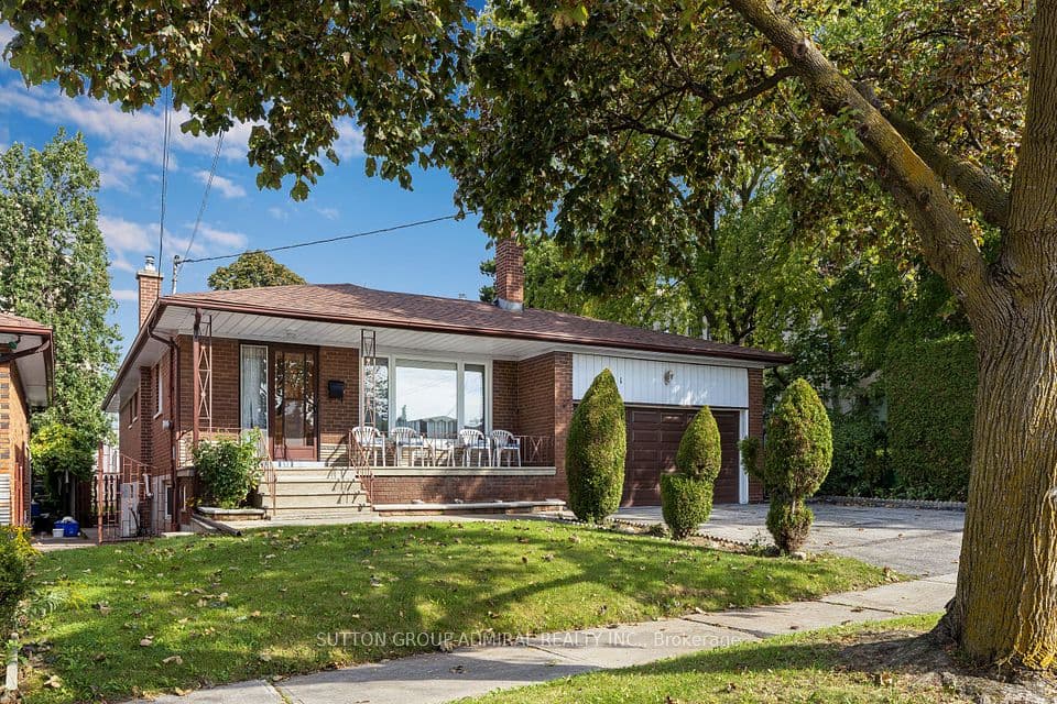 201 Derrydown Road, Toronto, ON M3J 1S2 – main photo