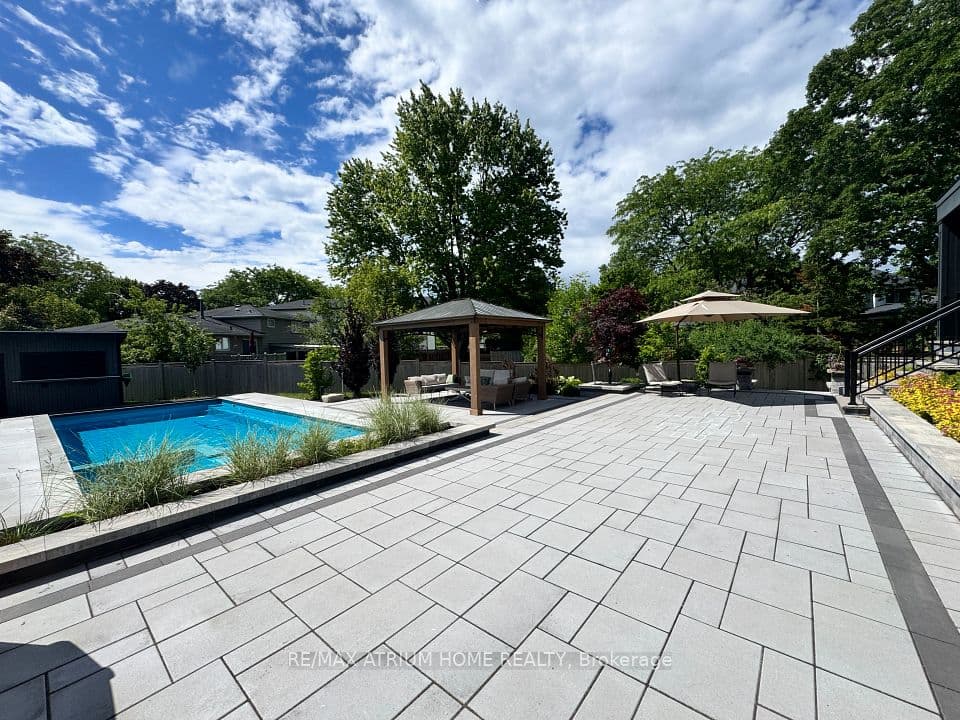 246 Nyla Court, Oakville, ON L6L 0G8 – photo 2